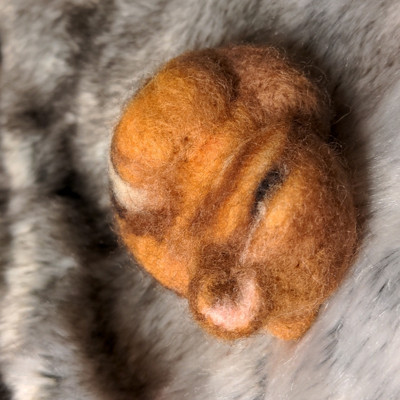 🧊HANDMADE CHIPMUNK! Needle Felted - Picture 3 of 8